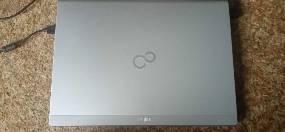 Продавам лап топп