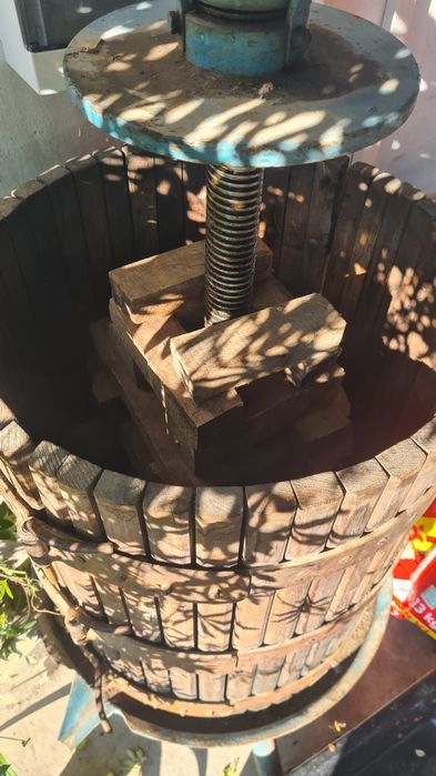 Teasc ,storcător de struguri /fructe