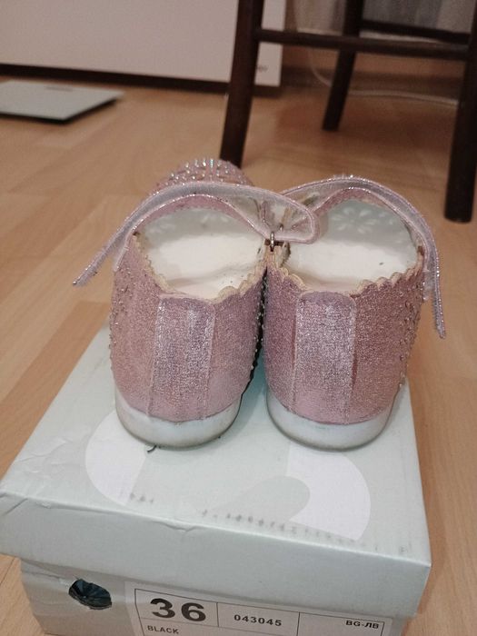 обувки за момиче 37 номер  - тип бални пантофки - използвани