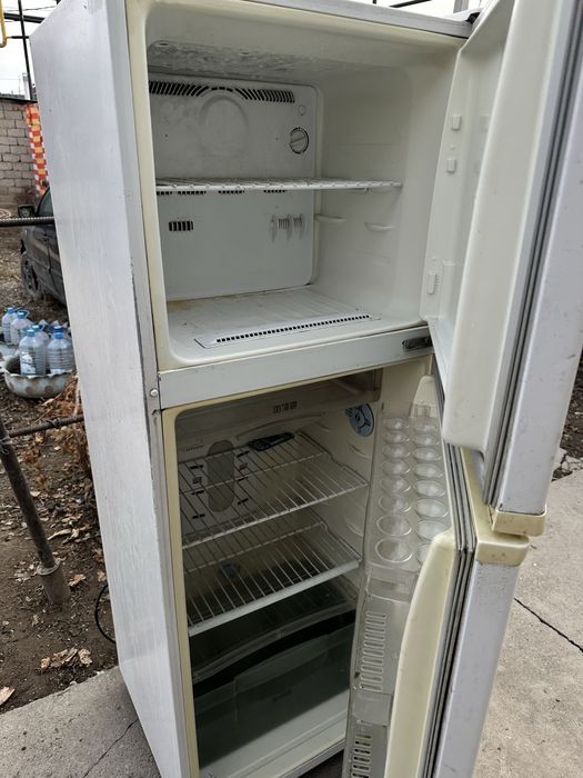 старый холодилник