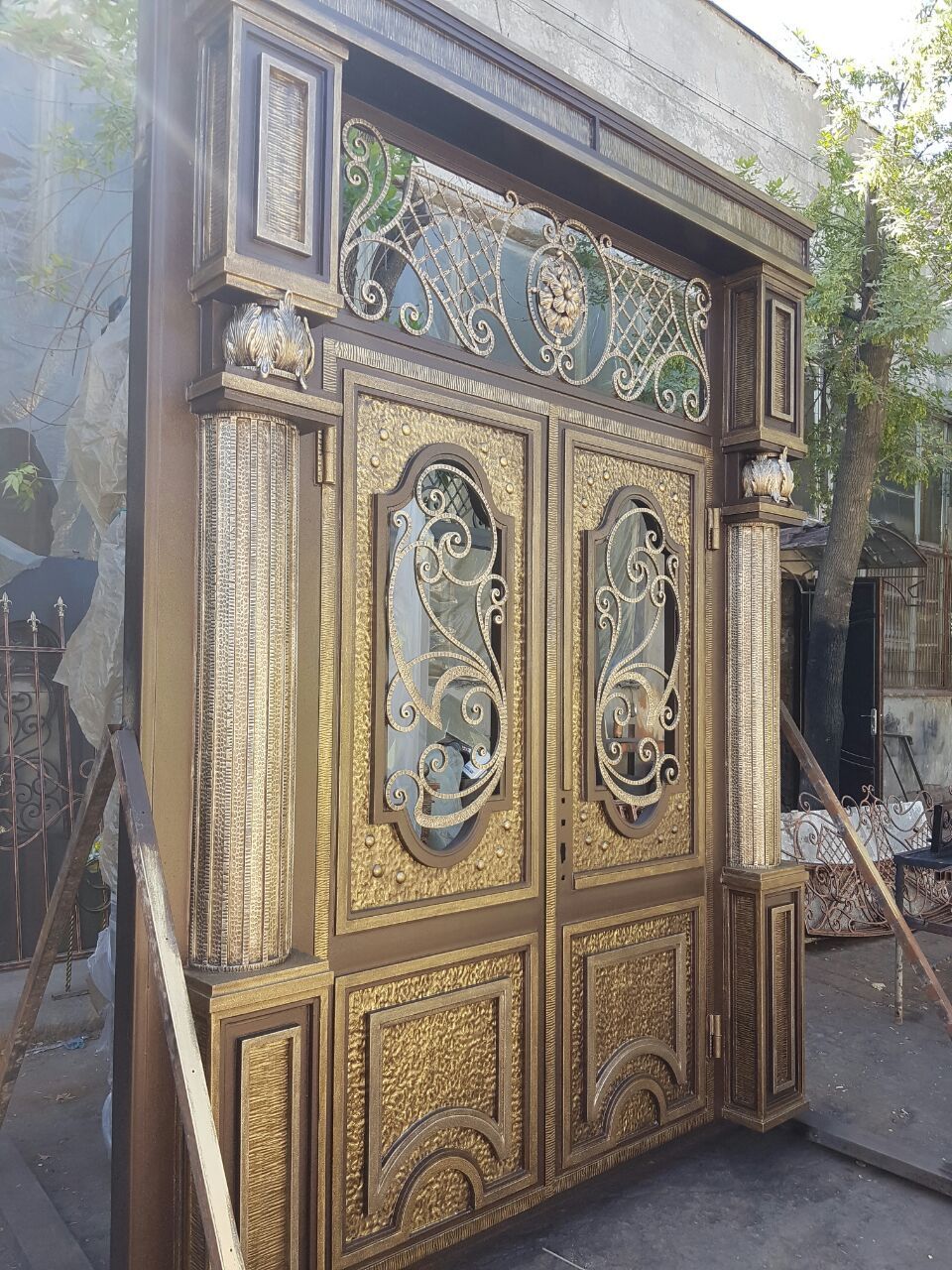 Темир цехга усталарни ишга кабул киламиз