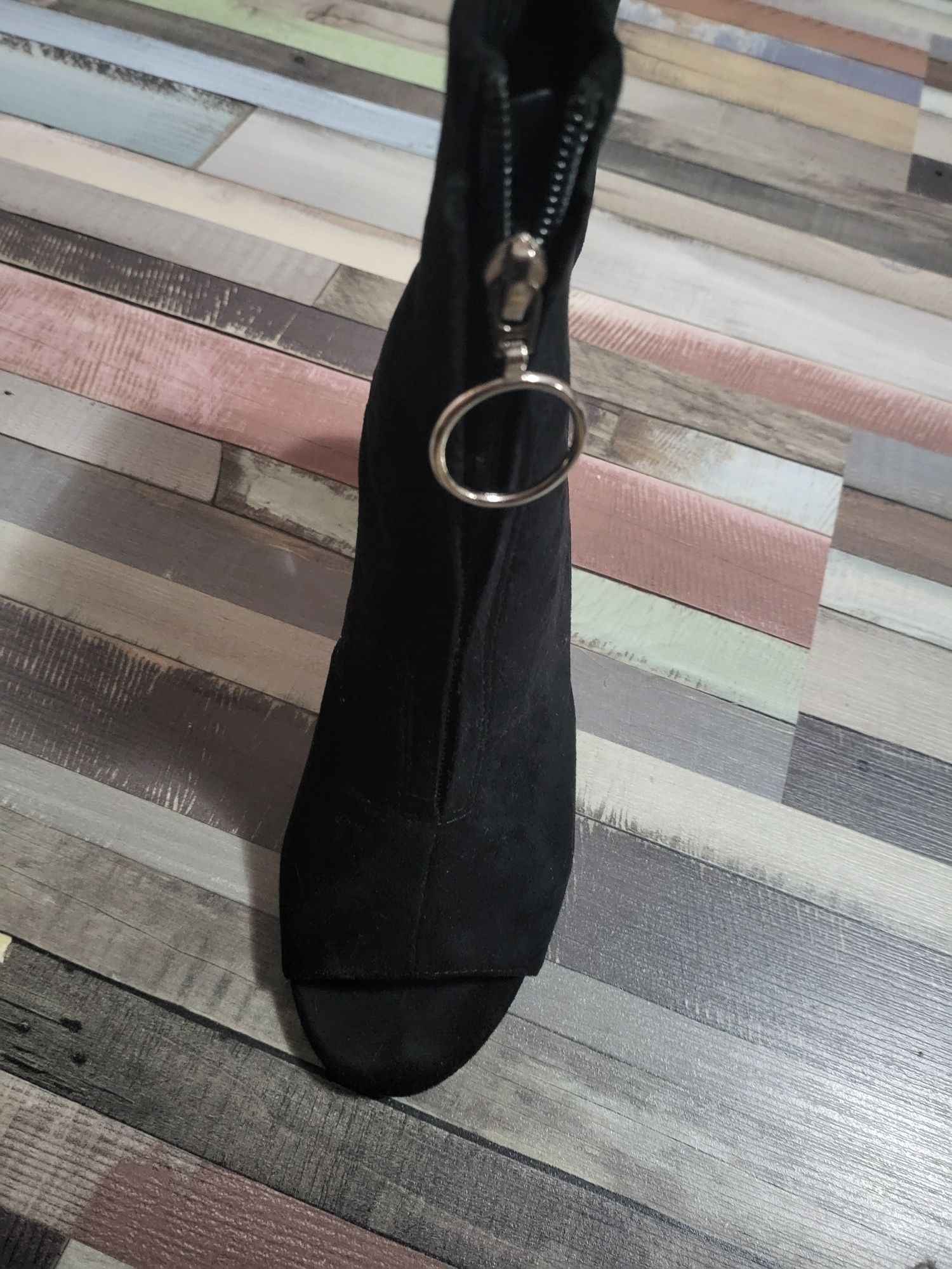 Botine decupate 40