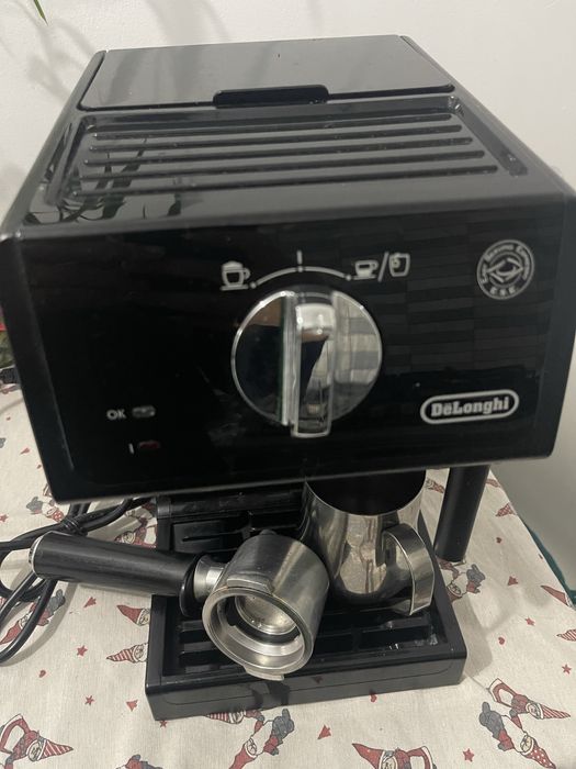 Vand espressor delonghi+ibric pentru spuma de lapte