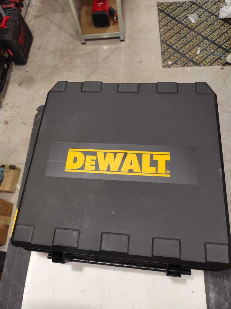 Топ цена пистолет такер за пирони гвоздеи Девалт DeWALT DCN930P2  18V