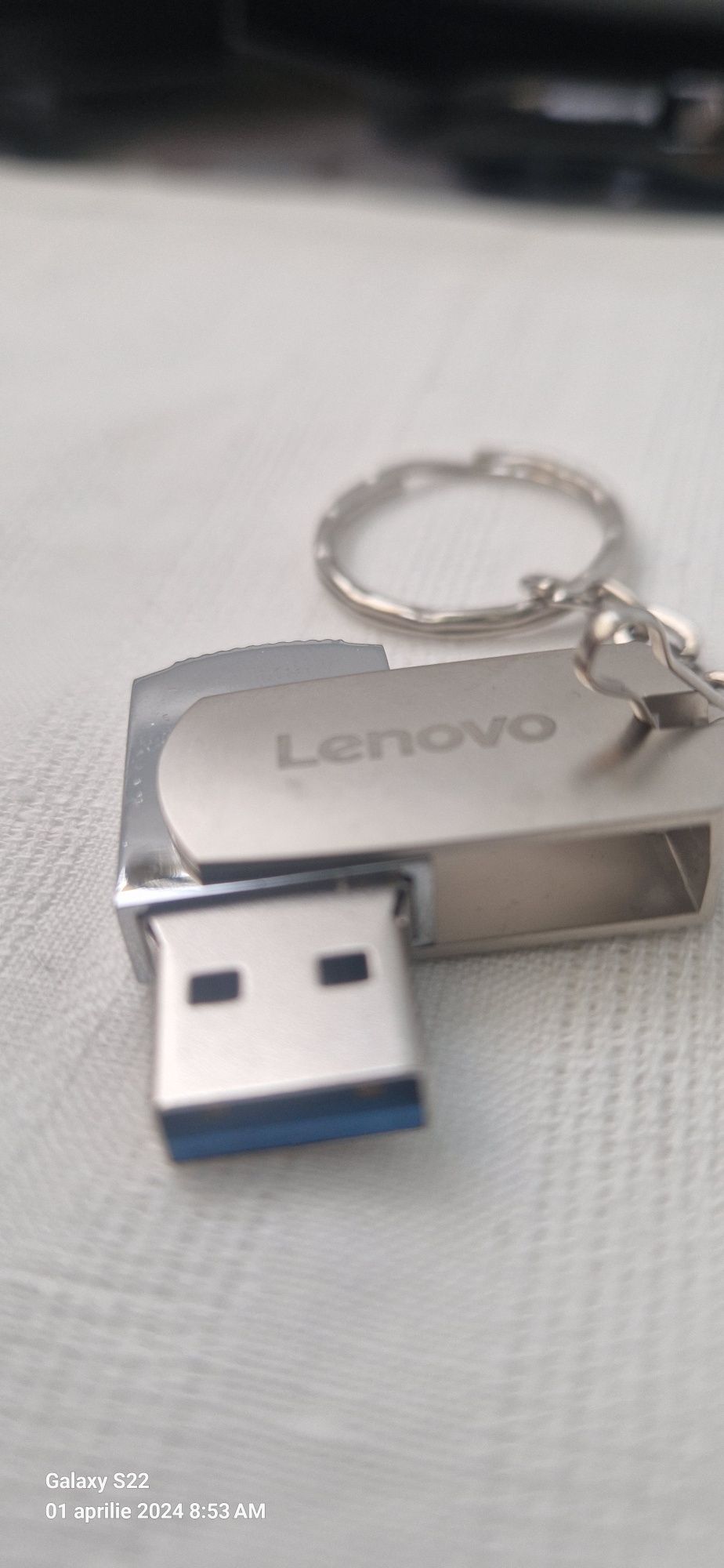 Vând stick USB Lenovo de 16Tb