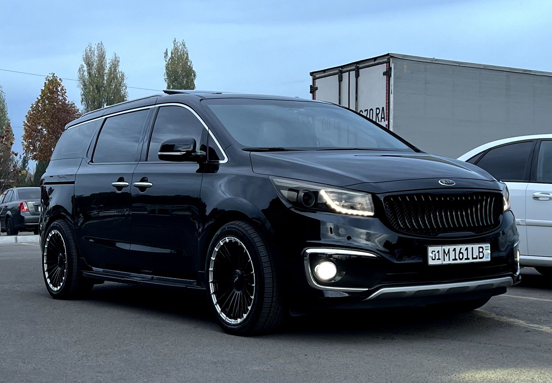 KIA Carnival karnival киа карнивал минивен