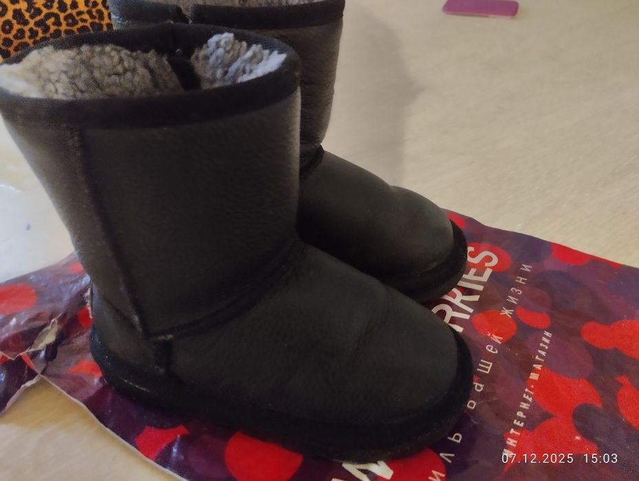 Продам угги черного цвета 27 р.