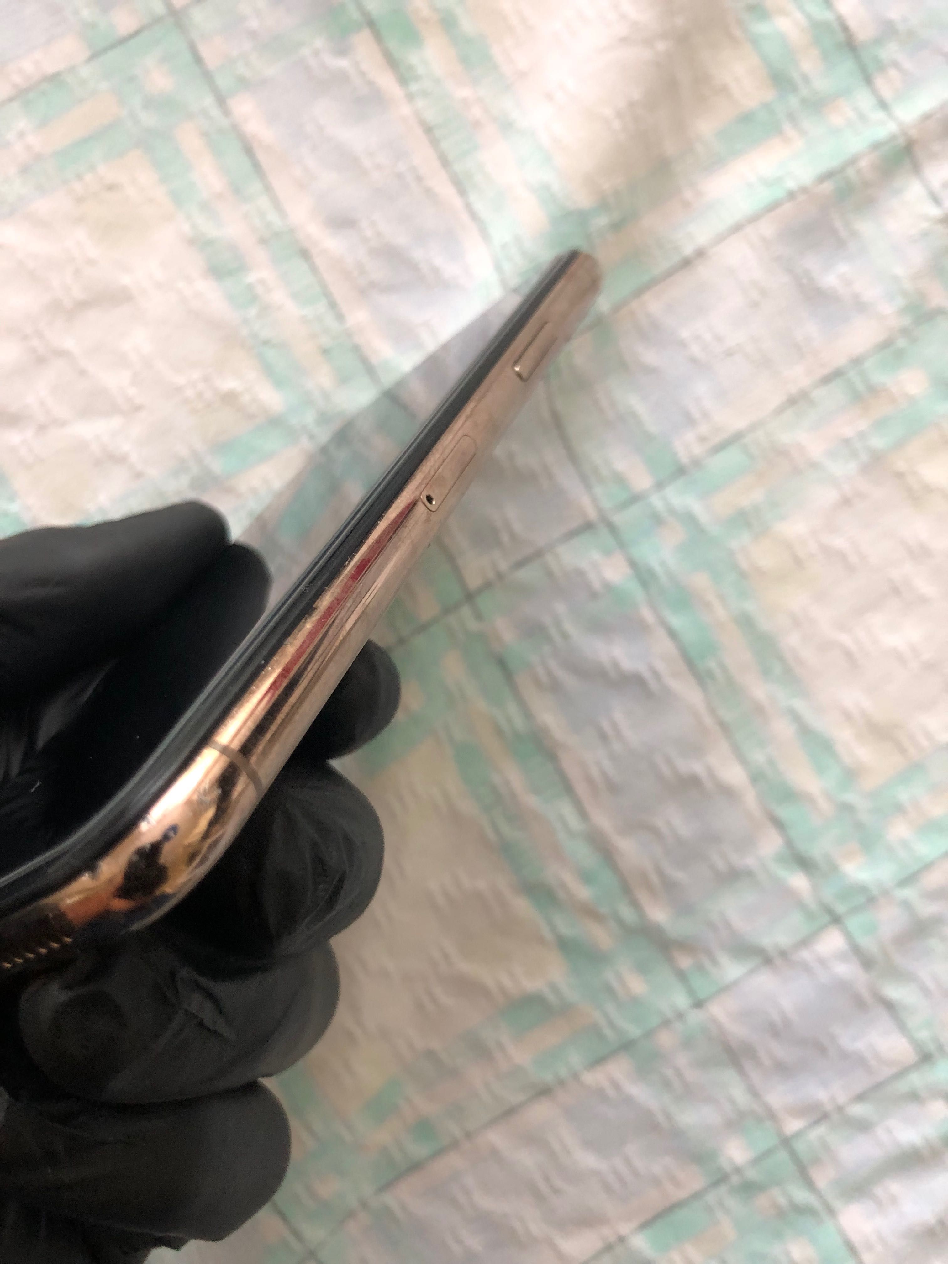Продавам iPhone 11 Pro Gold 256GB