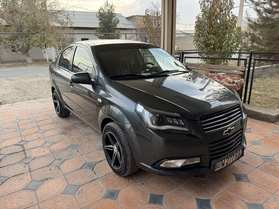 Chevrolet nexia 3 sotiladi