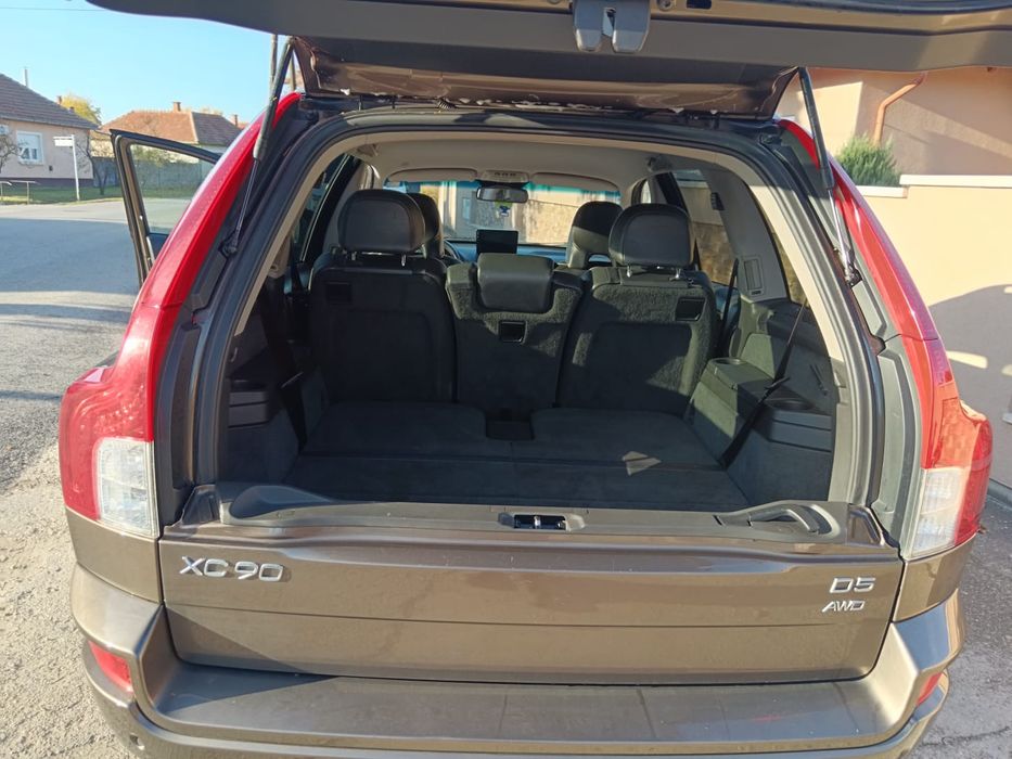 Vând Volvo XC90 4/4 D5AWD