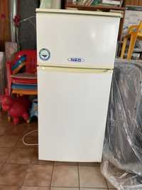Хладилник с отделна горна камера Neo