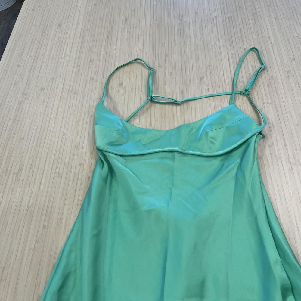 Rochie verde midi /lunga deasupra gleznelor spatele gol Zara Mărimea S
