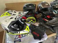 Vand echipament motocross diferit