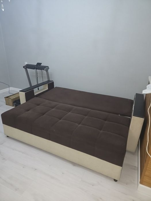 Диван бывший в употребление