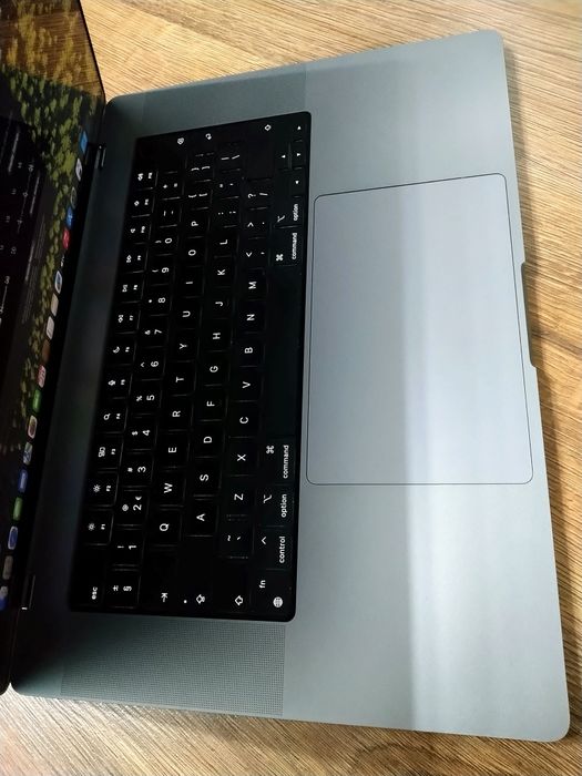 macbook pro 16 m1 pro 2021 1tb