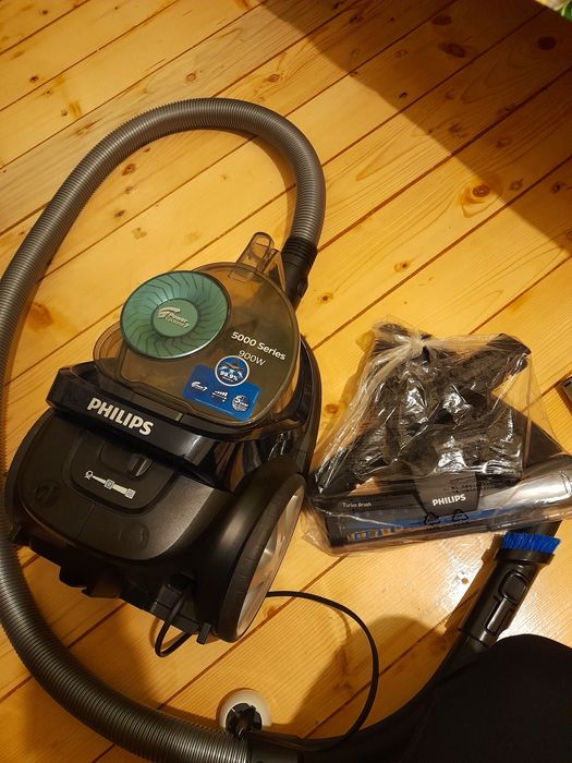 Vând aspirator Philips Power Cyclone 7