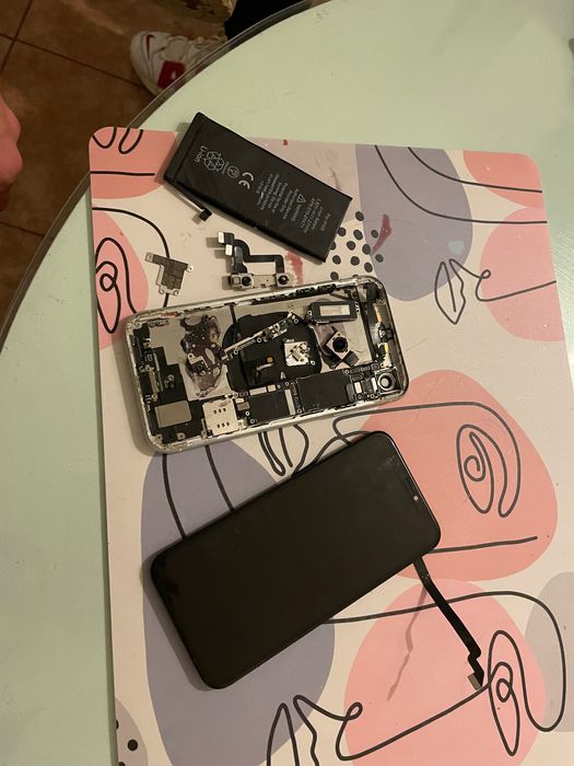 Vând piese iPhone XR