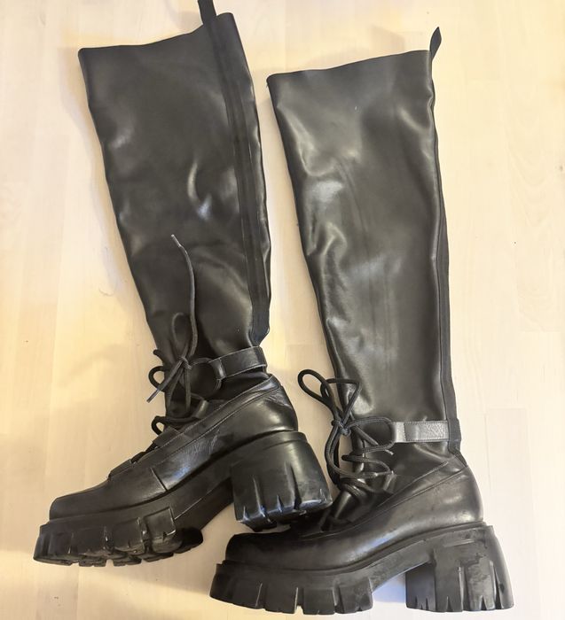 Дамски ботуши над коляното