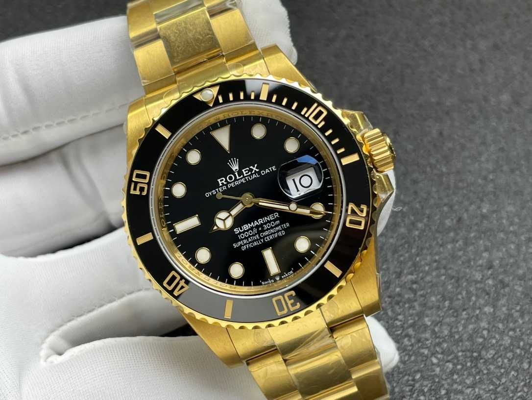 Rolex Submariner Gold/black