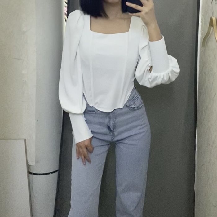 белая блузка-корсет