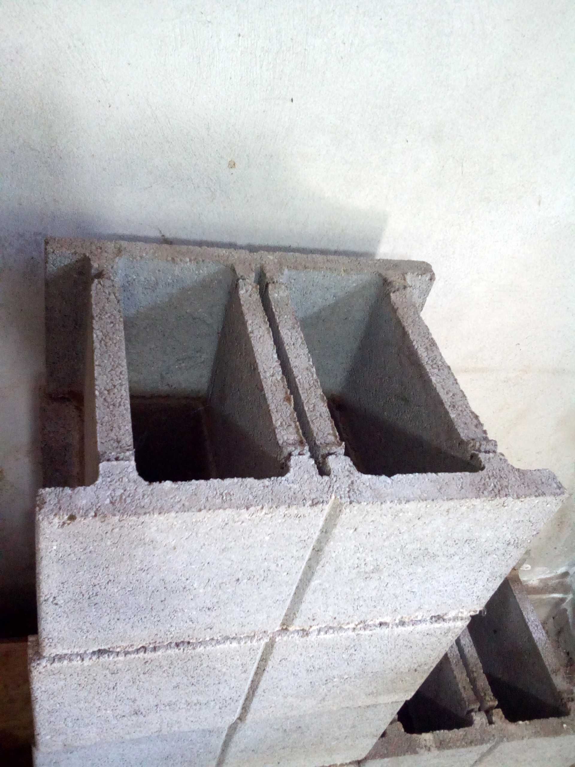 Boltari ciment pentru fundatie sau zidarie 8buc x2 –in stare excelenta