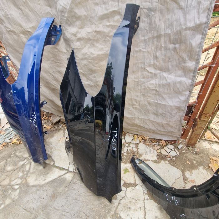 Tesla Y ляв калник