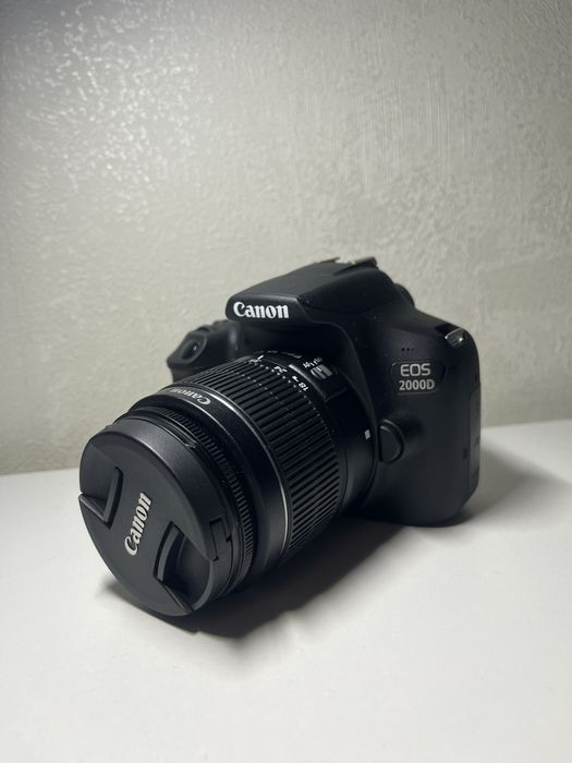Камера Canon EOS 2000D