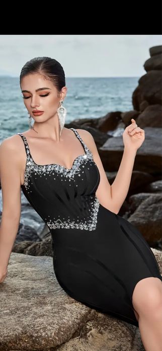 Бандажна рокля с камъни