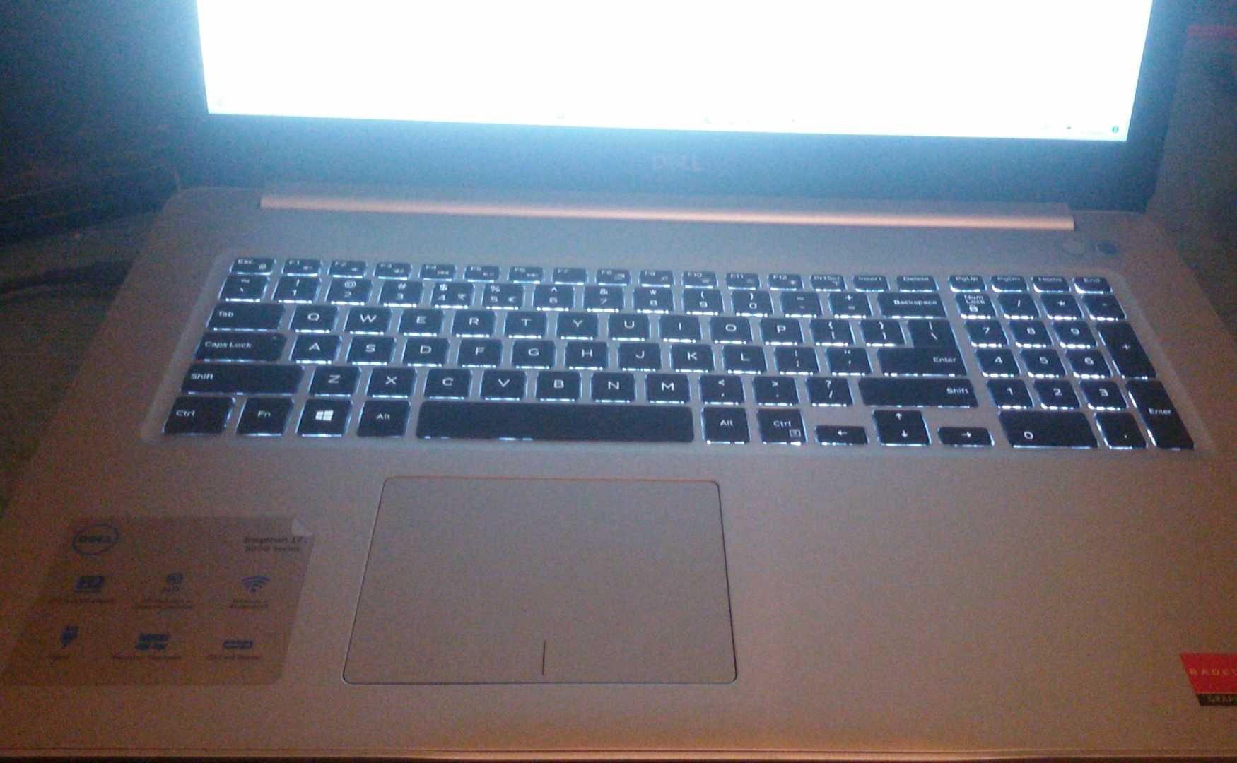 Dell Inspiron 17 5000 с i7-8550U, 16 GB RAM, 2 TB диск 17.3" 1920x1080