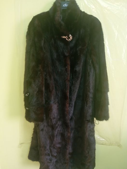 Шубу норковую продам