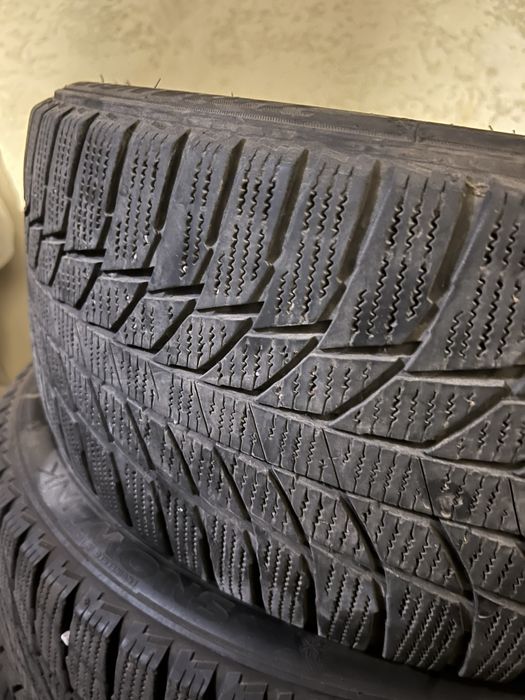 Продаются шины TRIANGLE 235/45/R18 зимние в отличном состоянии