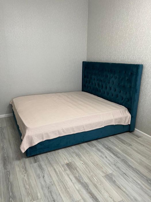 Продам Кровать с матрасом