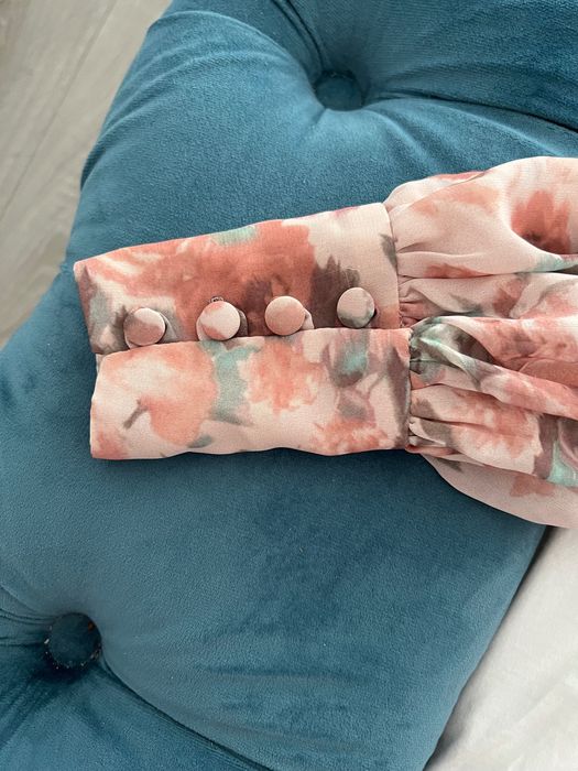 Rochie vaporoasa cu decolteu in V