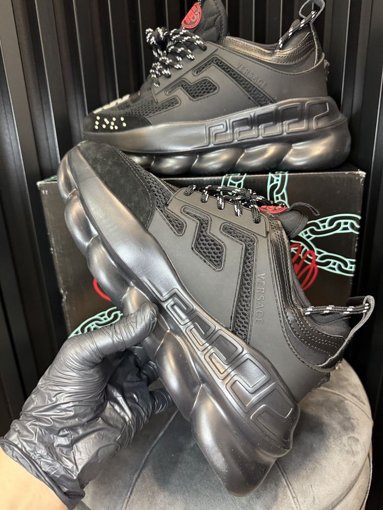 37-43 Versace Chain Reaction  Triple Black Negru