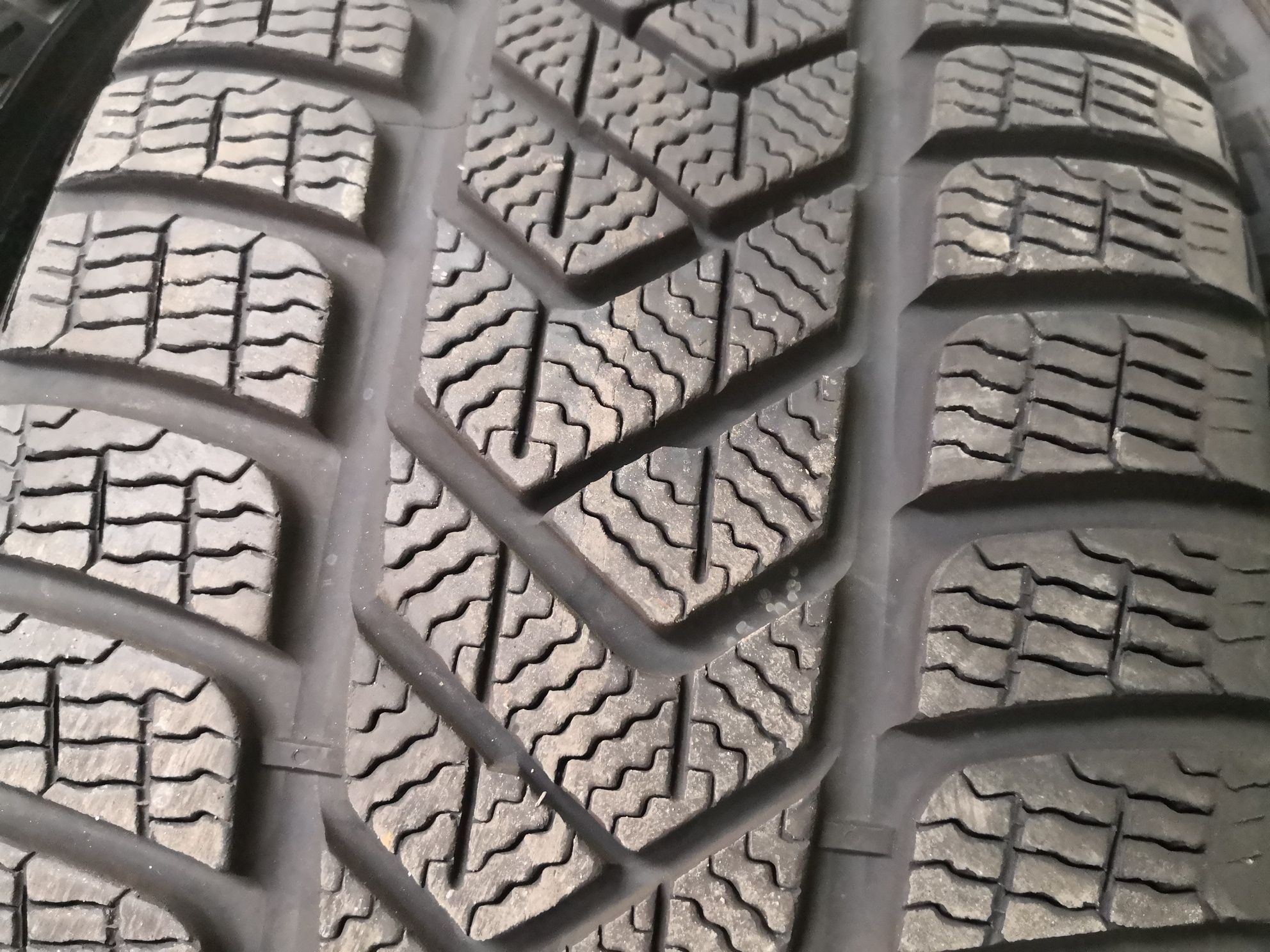 255 45 19 цола гуми като нови Pirelli dot 23