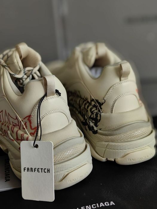 Кецове BALENCIAGA Triple S обувки маратонки