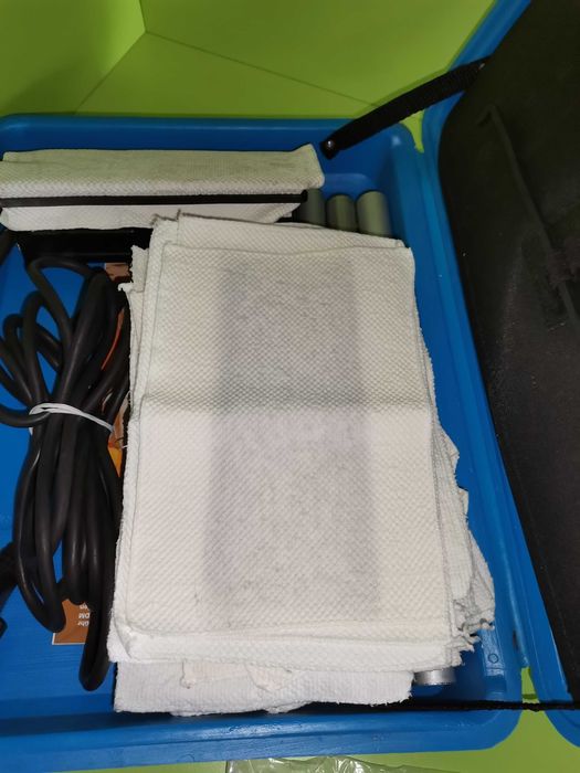 Aparat profesional de curățat geamurile pe baza de lavete încălzite.