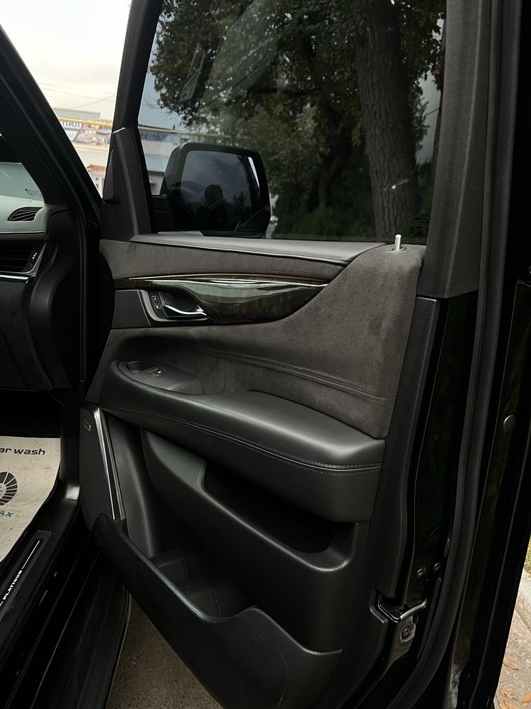 Cadillac Escalade Platinum ESV.