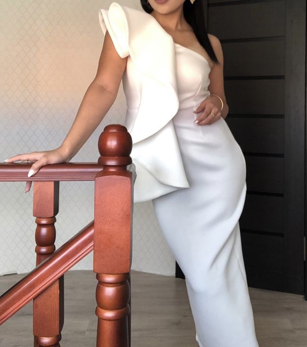 Платье вечернее в отличном состоянии