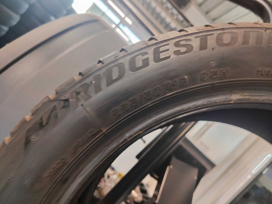 2бр.зимни гуми 225/50/18 Bridgestone