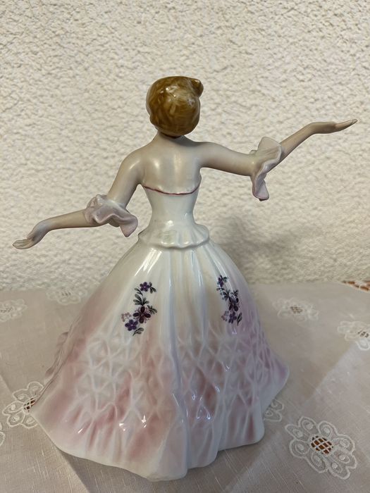 Vând bibelouri porțelan obiecte vechi