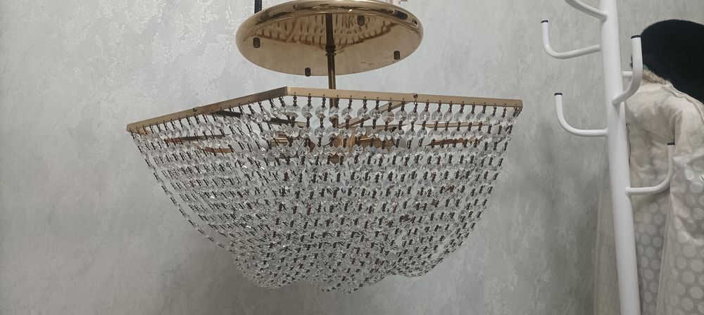 Продам люстру хрустальную