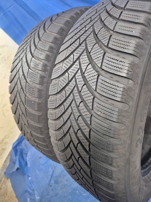 215/60/17 103V Semperit