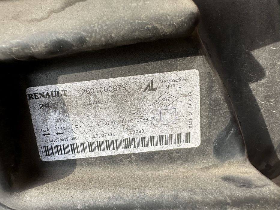 Фар десен за Дачия Дъстър