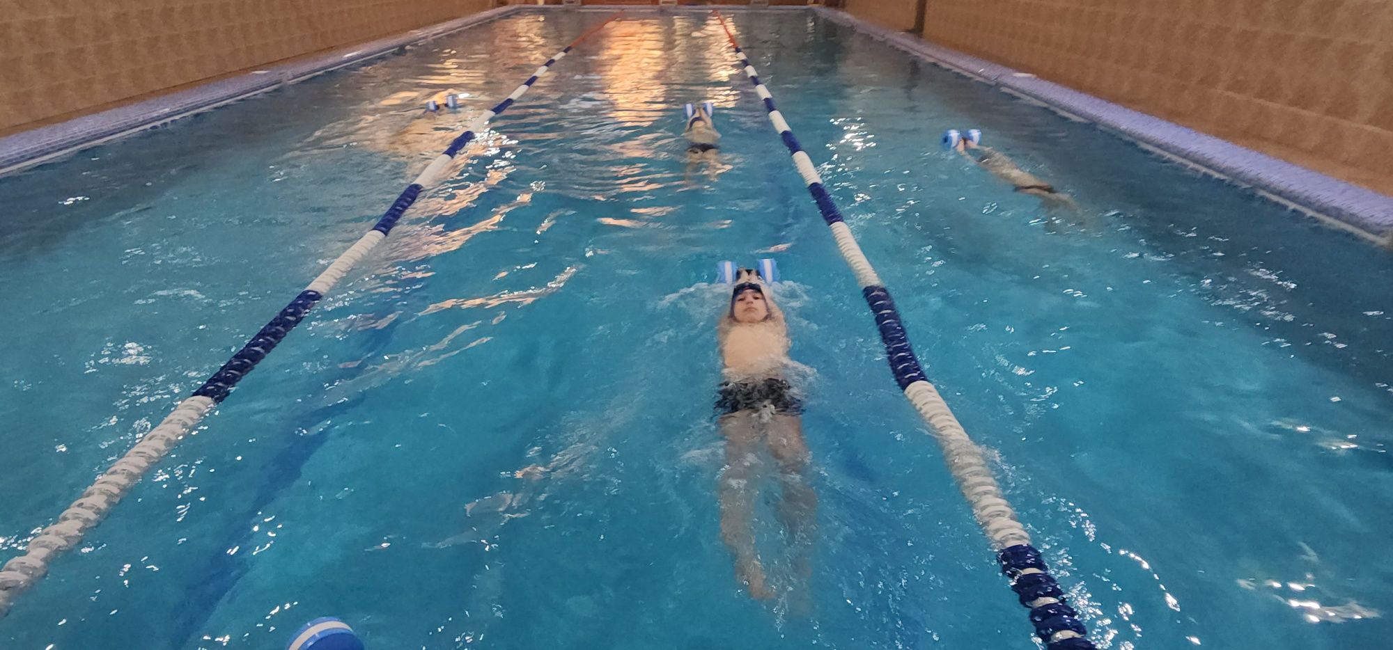 Плавание  в зимним крытом бассейне  на Лисунова 4 кв подробнее  по тел