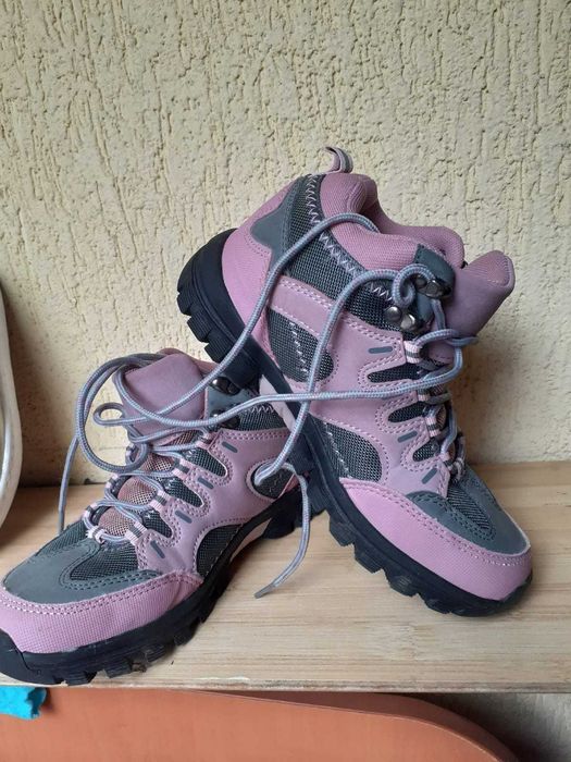 Încălțăminte noi drumeție