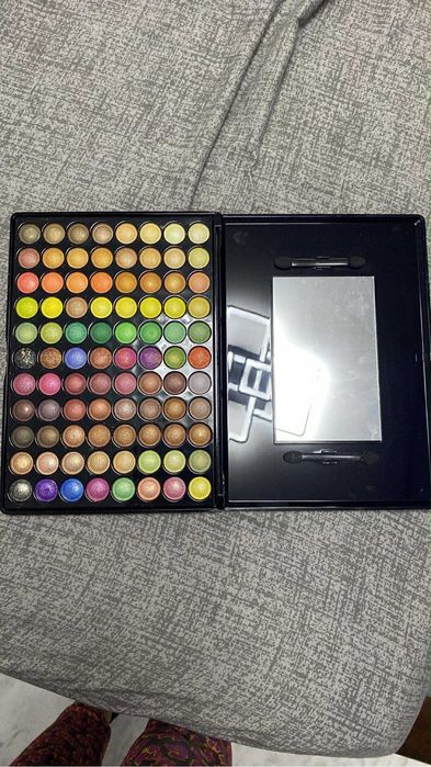 Vand Paleta Mac Noua