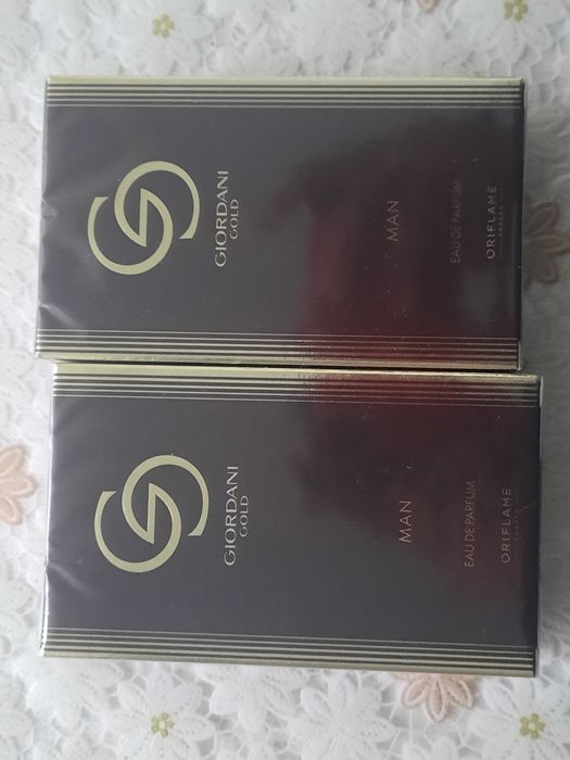 Vând produse cosmetice