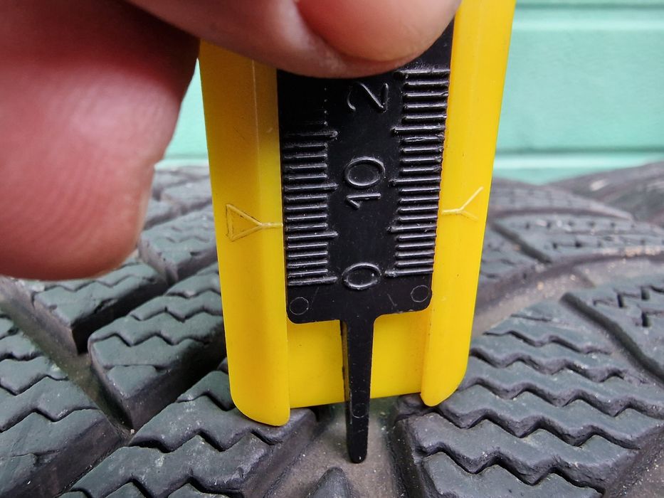 Anvelope 295/35R21 marca Bridgestone, DOT 2022, 6.5 mm