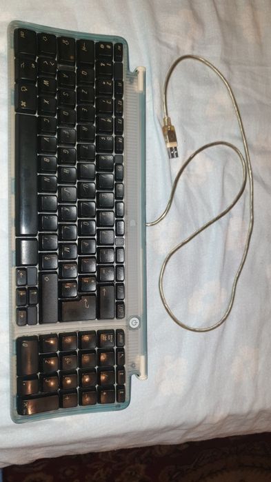 Tastatură  apple cu 2 usb la capete